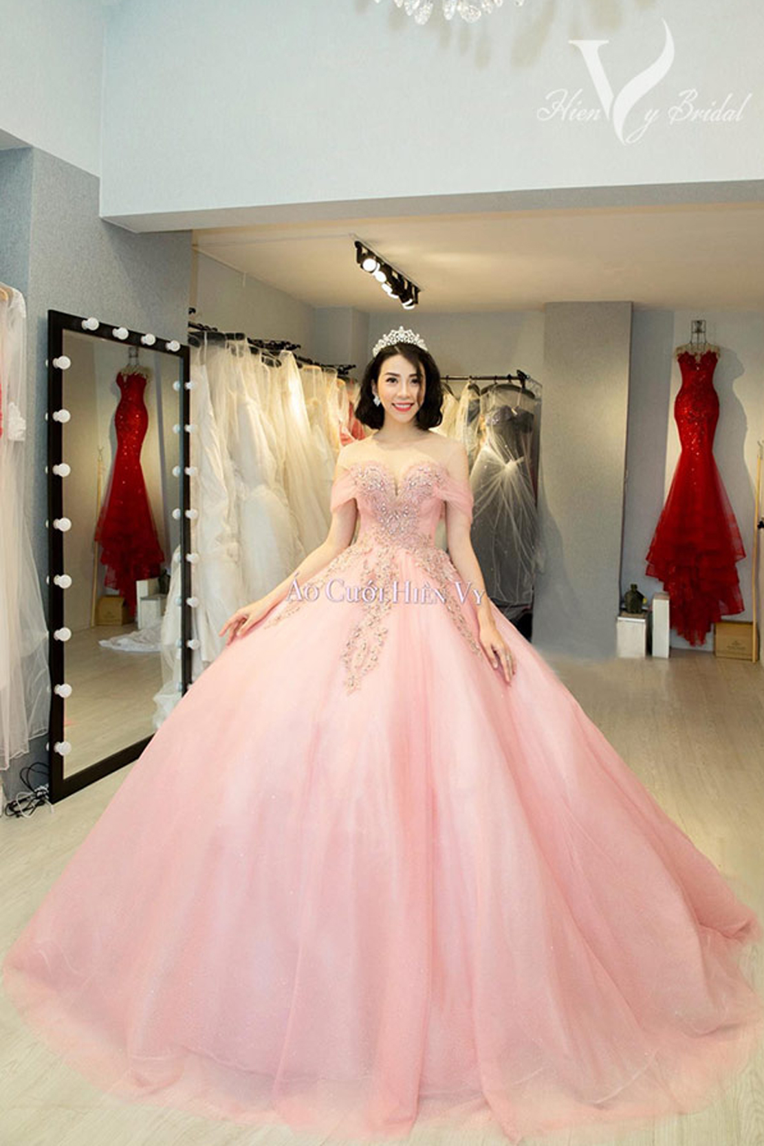 Top 20 mẫu váy cưới trễ vai công chúa đẹp & ấn tượng nhất2024 - Áo Dài NiNi
